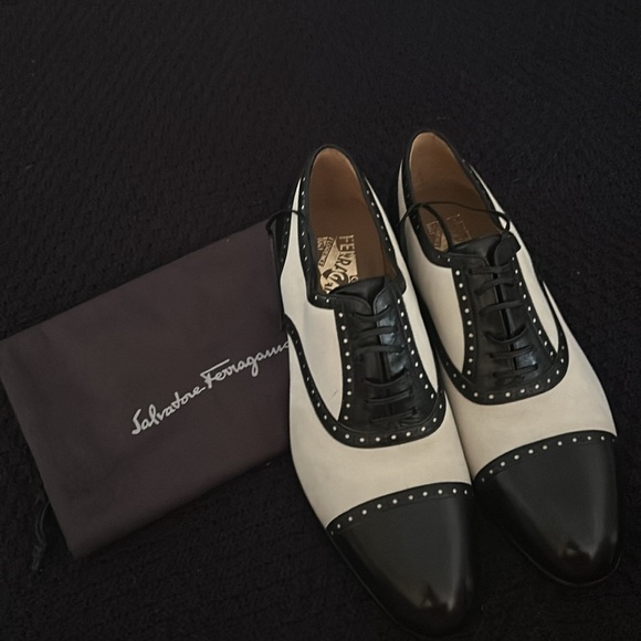 Brand new black calf and winter white suede lace up cap top - Picture 4 of 4